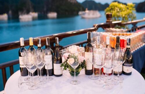 Cat Hai Alquiler De Eote | Midori Preminum Cruise in Ha Long Bay