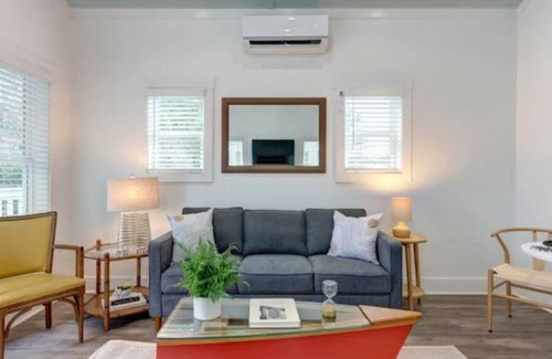 Thunderbolt Cabaña | MidShipTury Cottage - 5 minutes to Sav / 10 to TYB