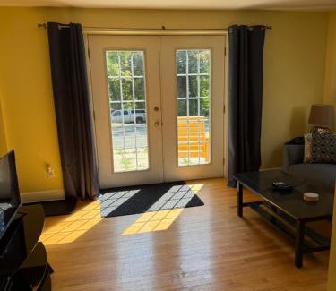 Waterford Valley Apartamento | Midstream Manor Unit 2, 2 Bedroom Apartment