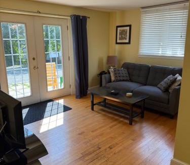 Waterford Valley Apartamento | Midstream Manor Unit 2, 2 Bedroom Apartment