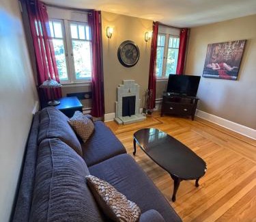 Waterford Valley Apartamento | Midstream Manor Unit 5, 1 Bedroom Apartment