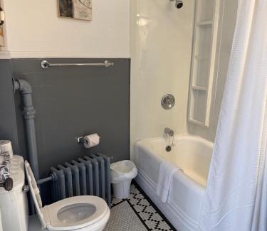 Waterford Valley Apartamento | Midstream Manor Unit 8, 2 Bedroom Apartment