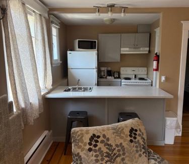 Waterford Valley Apartamento | Midstream Manor Unit 8, 2 Bedroom Apartment