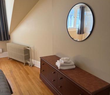 Waterford Valley Apartamento | Midstream Manor Unit 8, 2 Bedroom Apartment