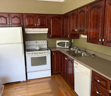 Waterford Valley Apartamento | Midstream Manor Unit 9, 2 Bedroom Apartment
