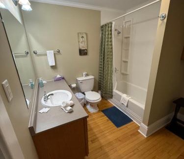 Waterford Valley Apartamento | Midstream Manor Unit 9, 2 Bedroom Apartment