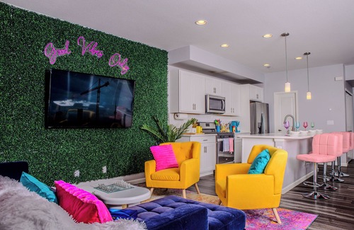 Dupont Casa | Midterm 4-bedroom house in Commerce City with WiFi and AC