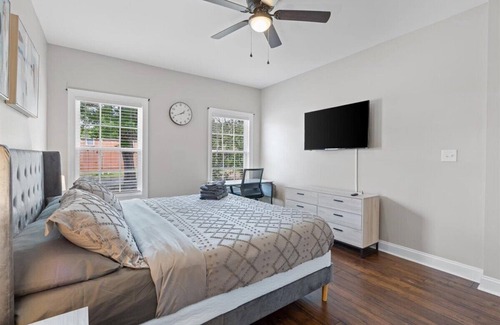 Gastonia Casa | MidTerm Stay in Gastonia! Newer Construction w/ King Bed!