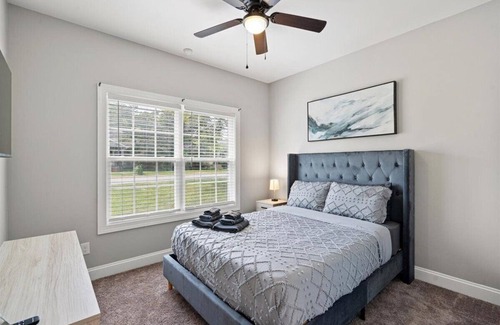 Gastonia Casa | MidTerm Stay in Gastonia! Newer Construction w/ King Bed!