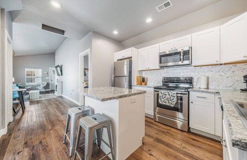 Menasha Casa | Midterm w/ Huge Fenced Yard Near Neenah & Appleton