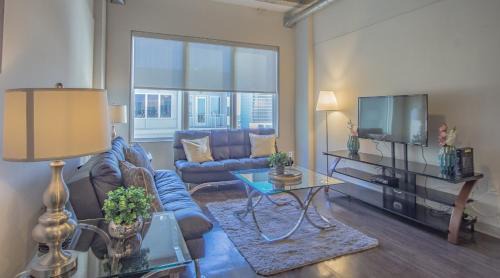 SoNo Apartamento | Midtown 1BR Fully Furnished Apartment - Great Location! apts