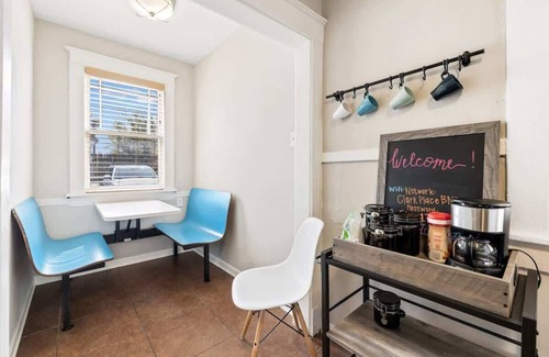 Midtown Apartamento | Midtown 2-Bedroom 1,000 sqft Apartment