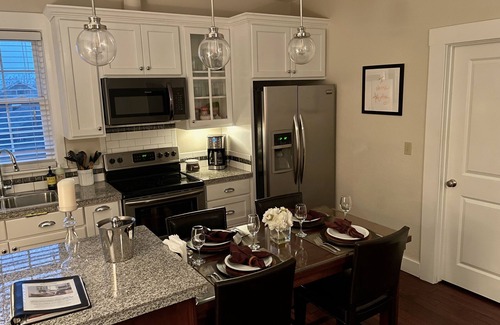 Westfort Apartamento | Midtown Apt - 2Bed / 2Bath - ¡Jacuzzi privado y patio! - Cerca de Pearl y Dtwn