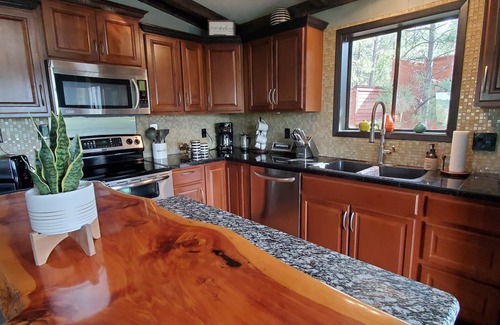Ruidoso Chalet De Esquí | Midtown Chalet w/Sierra Blanca Views, 4 br, 2.5ba, Cabin in heart of Ruidoso.