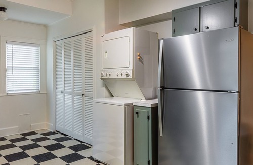Vollintine-Evergreen Casa | Midtown KING SUITE centrally located with FREE parking