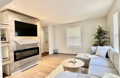 Powderhorn Casa | Midtown Mini Hideaway: NEW LISTING!! Cozy House/ Free parking/ Fast Wifi
