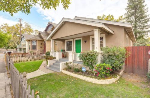 New Era Park Casa | Midtown Oasis w BBQ Deck Games and Artistic Vibes