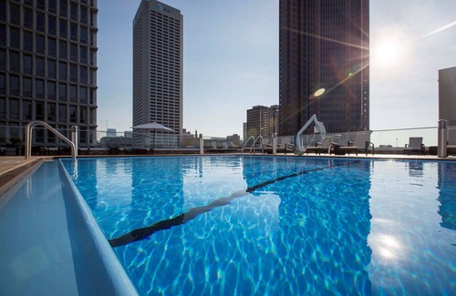 SoNo Apartamento | Estudio Midtown accesible con ducha Tansfer | Desayuno gratis + acceso a la piscina