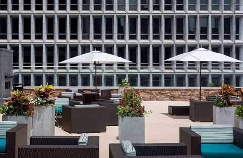 SoNo Apartamento | Estudio Midtown accesible con ducha Tansfer | Desayuno gratis + acceso a la piscina