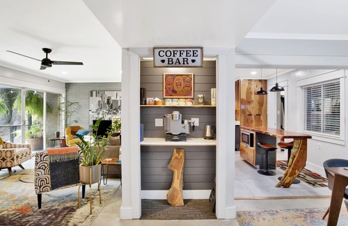 Fairhope Casa | MidtownMidCenturyModern, FREE golfcart. Close to downtown, 3bds, 2baths. Office