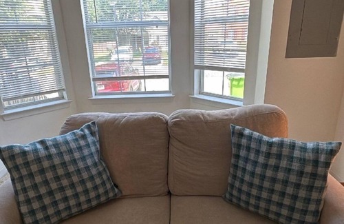 Mableton Casa | Midweek Pricing! 2BR Retreat w/ Deck Near ATL