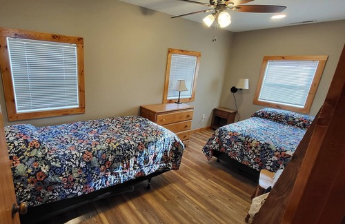 White Lake Cabina | Midwestern Prairie Bird Watcher Nature Lover Seclusion