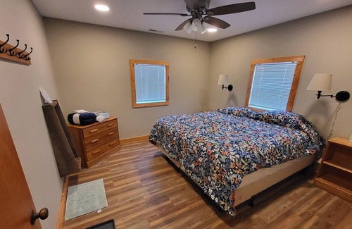 White Lake Cabina | Midwestern Prairie Bird Watcher Nature Lover Seclusion