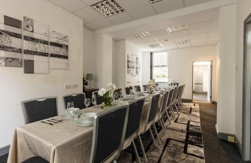 Salford Villa | Midwood Lodge