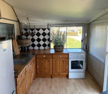 Behrensdorf Otro | Mietwohnwagen 4 Personen