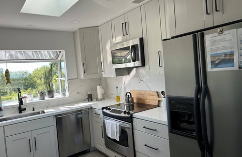 Bethel Island Casa | Might as well be floating!!! ...on the water's edge!