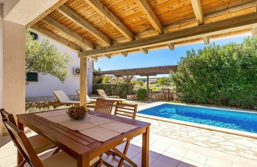 Rab Apartamento | Mihaela 1 310.1