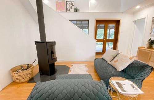 Eagle Bay Casa | Mika · Cabin with fireplace, walk to the beach