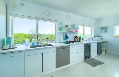 Governor's Harbour Villa | Mika's Resort - Penthouse