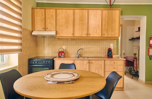 Fiolitis Casa | Mika's Valley View House