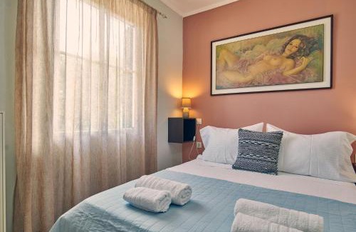 Fiolitis Casa | Mika's Valley View House