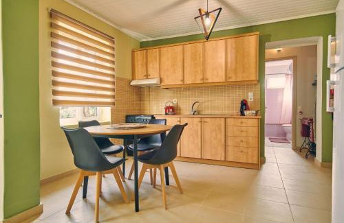 Fiolitis Casa | Mika's Valley View House