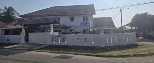 Kampung Bakau Tinggi Casa | Mika Stay