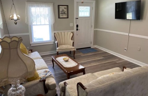 Milton Casa | Mil House in Downtown Milton!