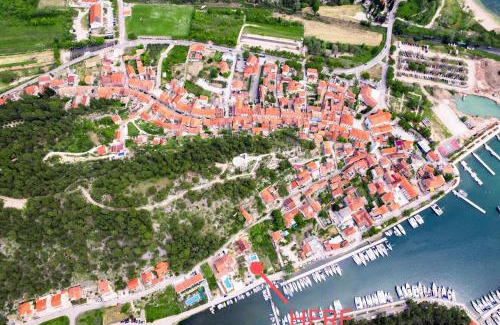 Skradin Apartamento | Mila and Jurija Formenti 2 apartments in heart of nautic marina, with heated swimming pool, bikes, Sup, kajak