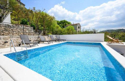 Skradin Apartamento | Mila and Jurija Formenti 2 apartments in heart of nautic marina, with heated swimming pool, bikes, Sup, kajak