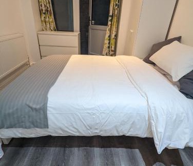 Tower Hamlets Casa | Mile End- Prime location