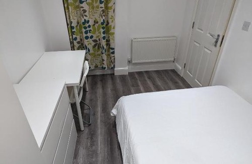 Tower Hamlets Casa | Mile End- Prime location