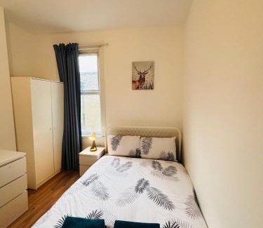 Tower Hamlets Casa | Mile-End Staycation