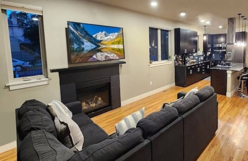 Whittier Casa | Mile High Game House