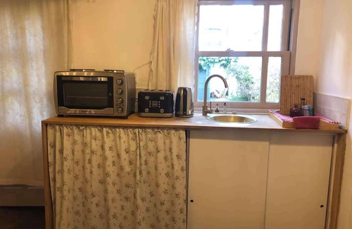 Whitstable Cabaña | Milk Shed - Couples Seaside Retreat Whitstable