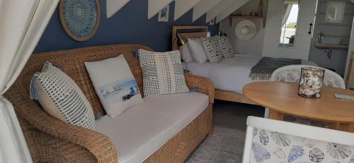 Paternoster Apartamento | Milk Thistle Loft & Studio apartments