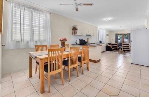 Paddington Casa | Milkins Apartment Paddington with Off St Parking