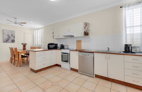 Paddington Casa | Milkins Apartment Paddington with Off St Parking