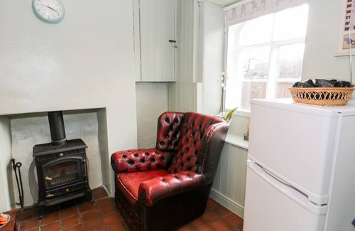 Maentwrog Cabaña | MILL COTTAGE, pet friendly, with open fire in Penrhyndeudraeth