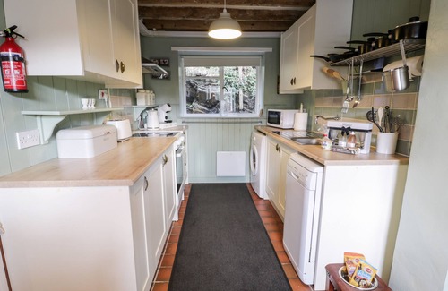 Maentwrog Cabaña | MILL COTTAGE, pet friendly, with open fire in Penrhyndeudraeth